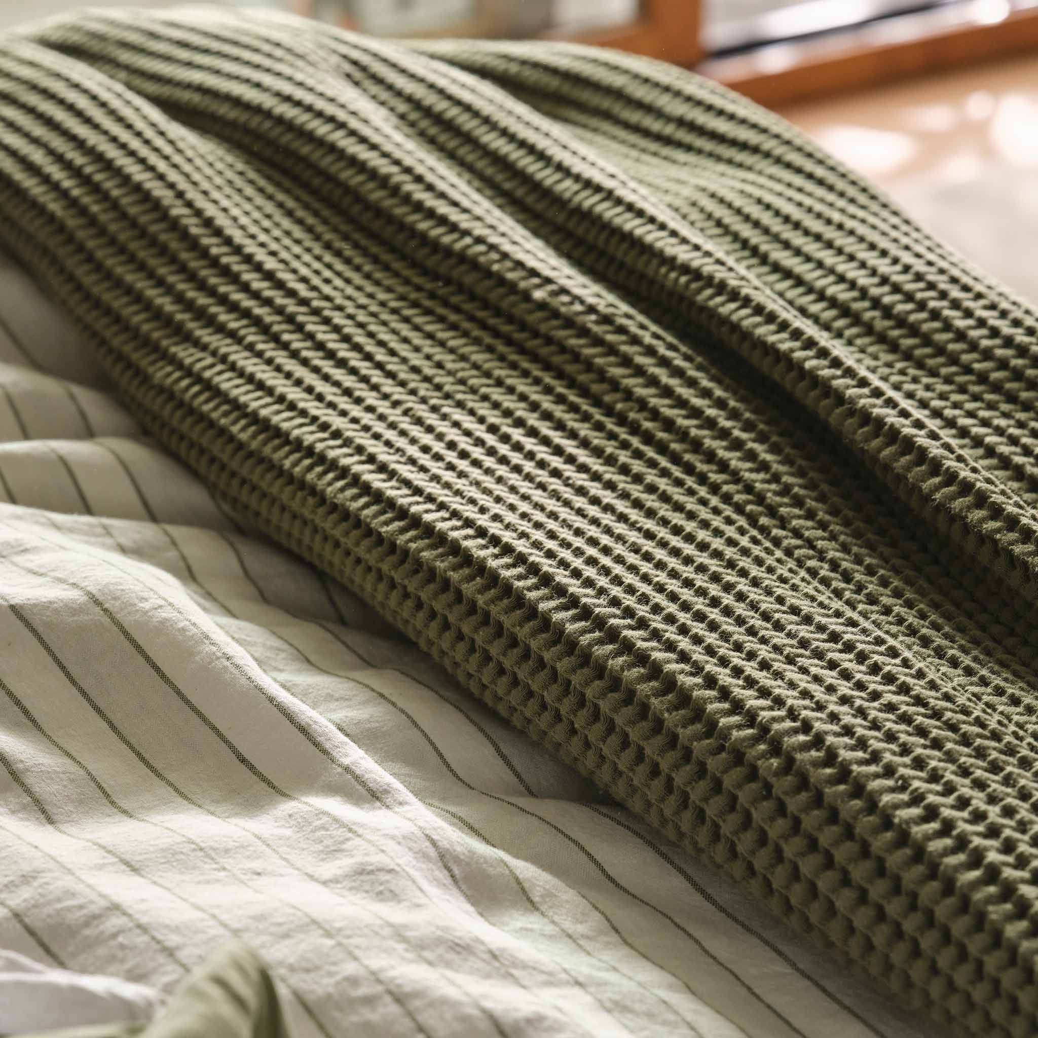 Dreamweave Waffle Bed Blanket P2